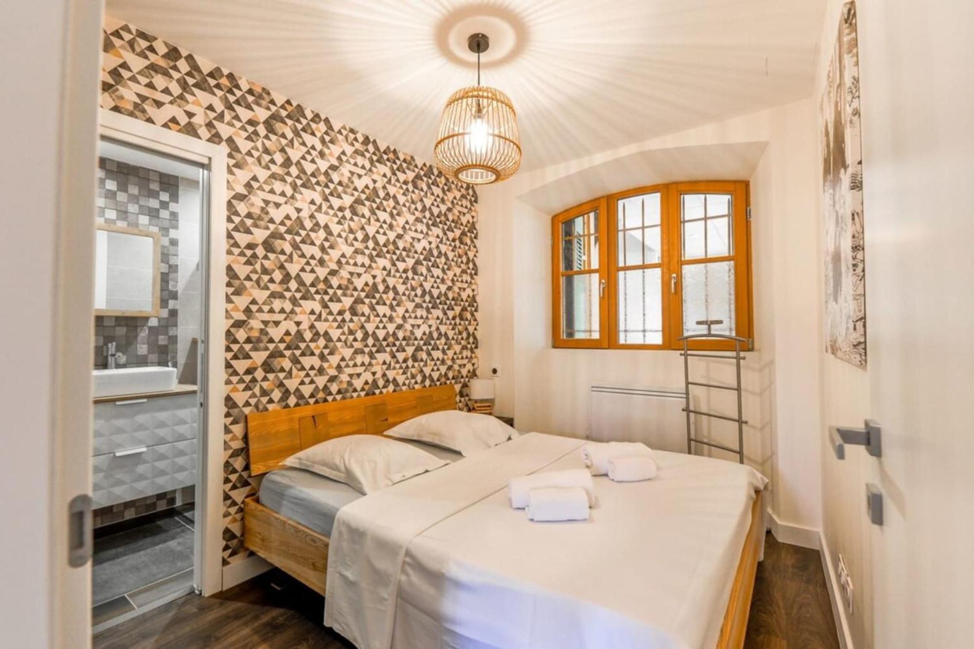 3-Star Rated Apartment In The Heart Of The Old Town With A View Анси Екстериор снимка