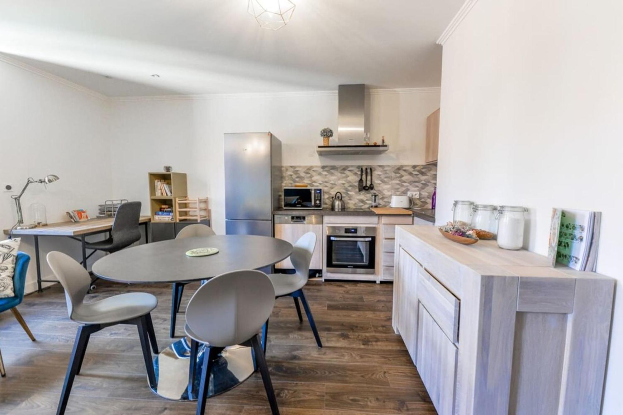 3-Star Rated Apartment In The Heart Of The Old Town With A View Анси Екстериор снимка